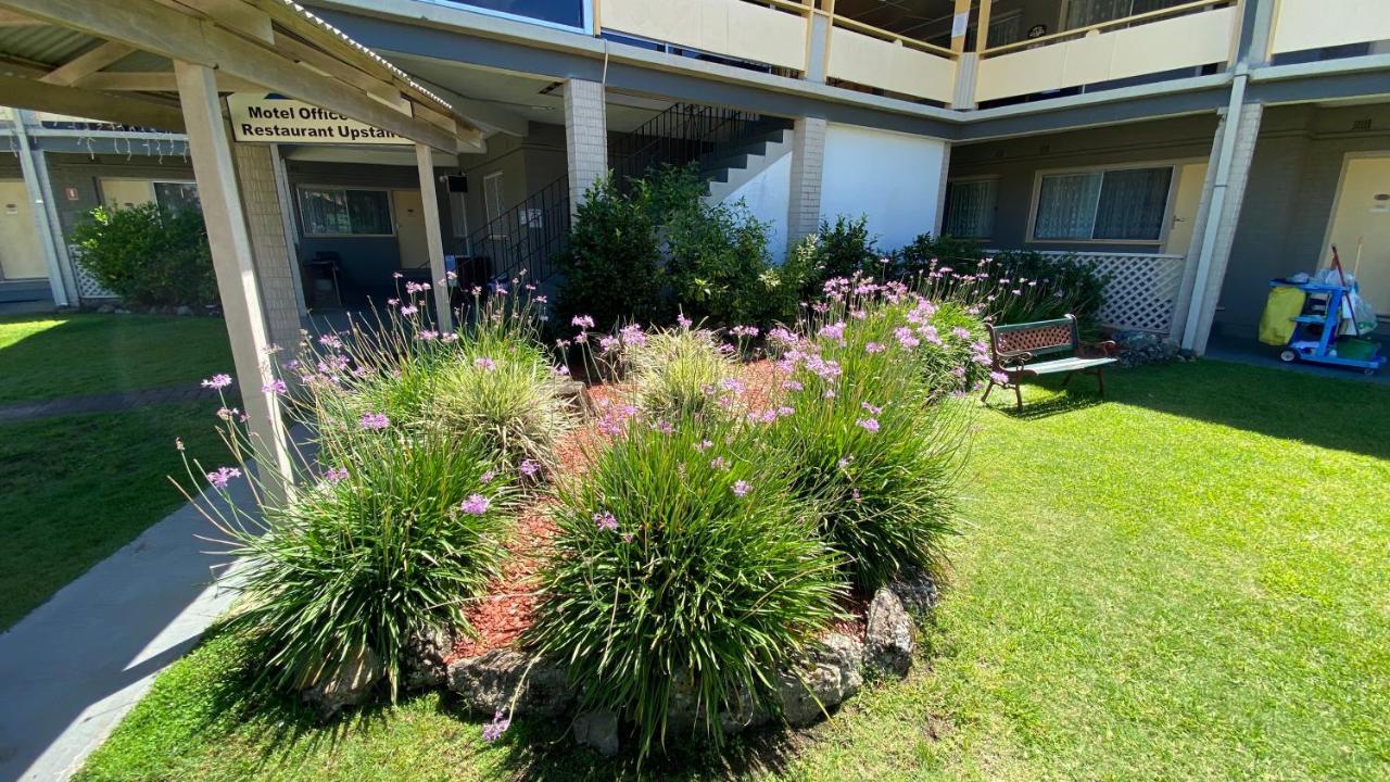 Bucketts Way Motel Gloucester Exterior photo